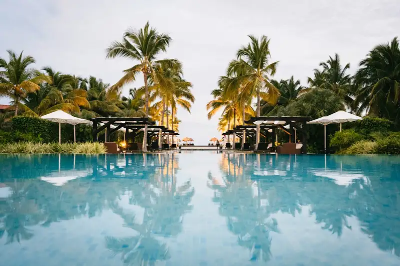Club House & Infinity Pool